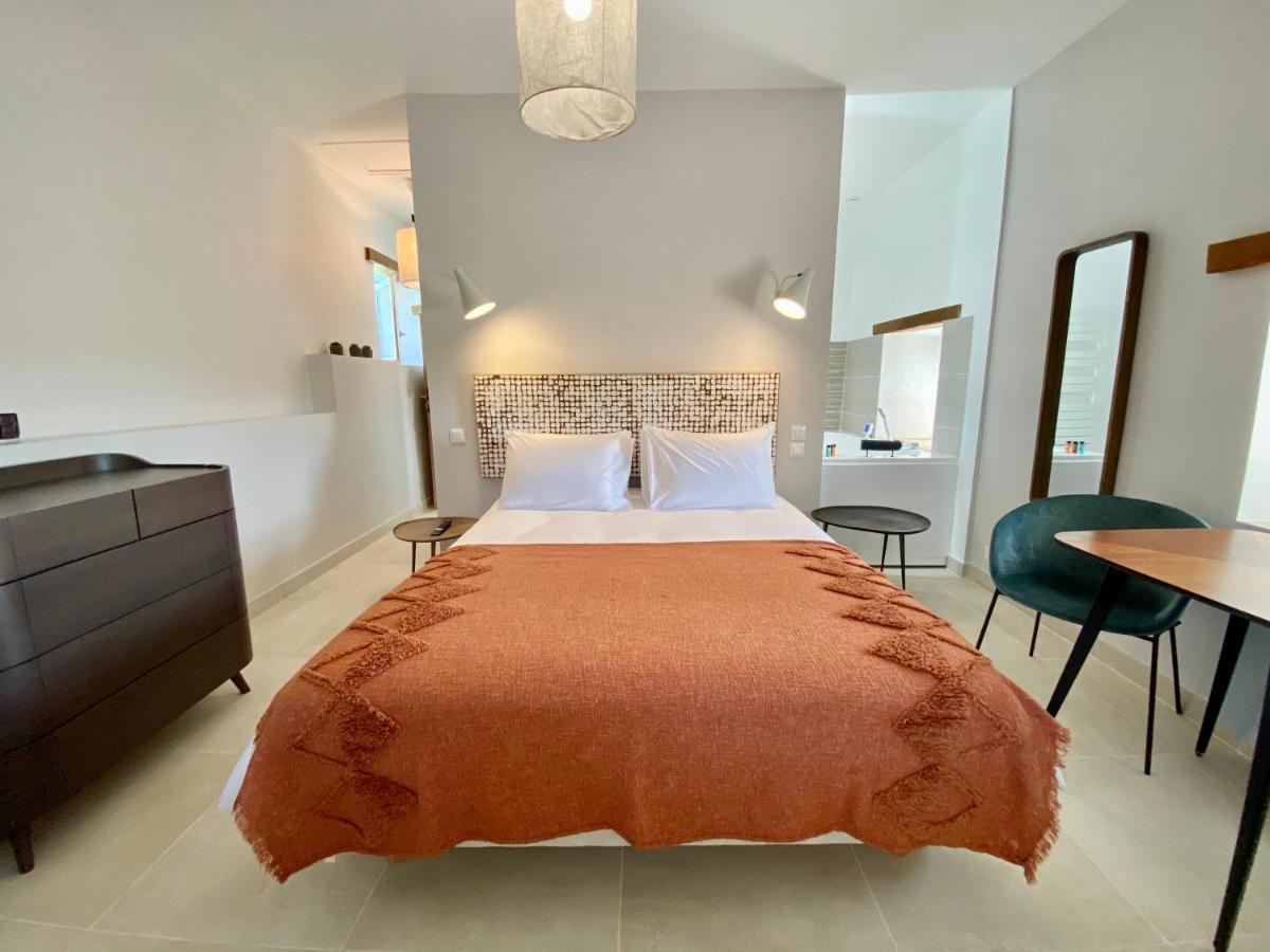 Martignargues La Maison Des Vendangeurs - Table D'Hotes Le Soir Du Jeudi Au Dimanche- Jacuzzi - Balneo Spa - Acces Piscine Pour Toutes Les Chambres Sauf Studio Coquet- Piscine De Mai A Mi-Octobre المظهر الخارجي الصورة
