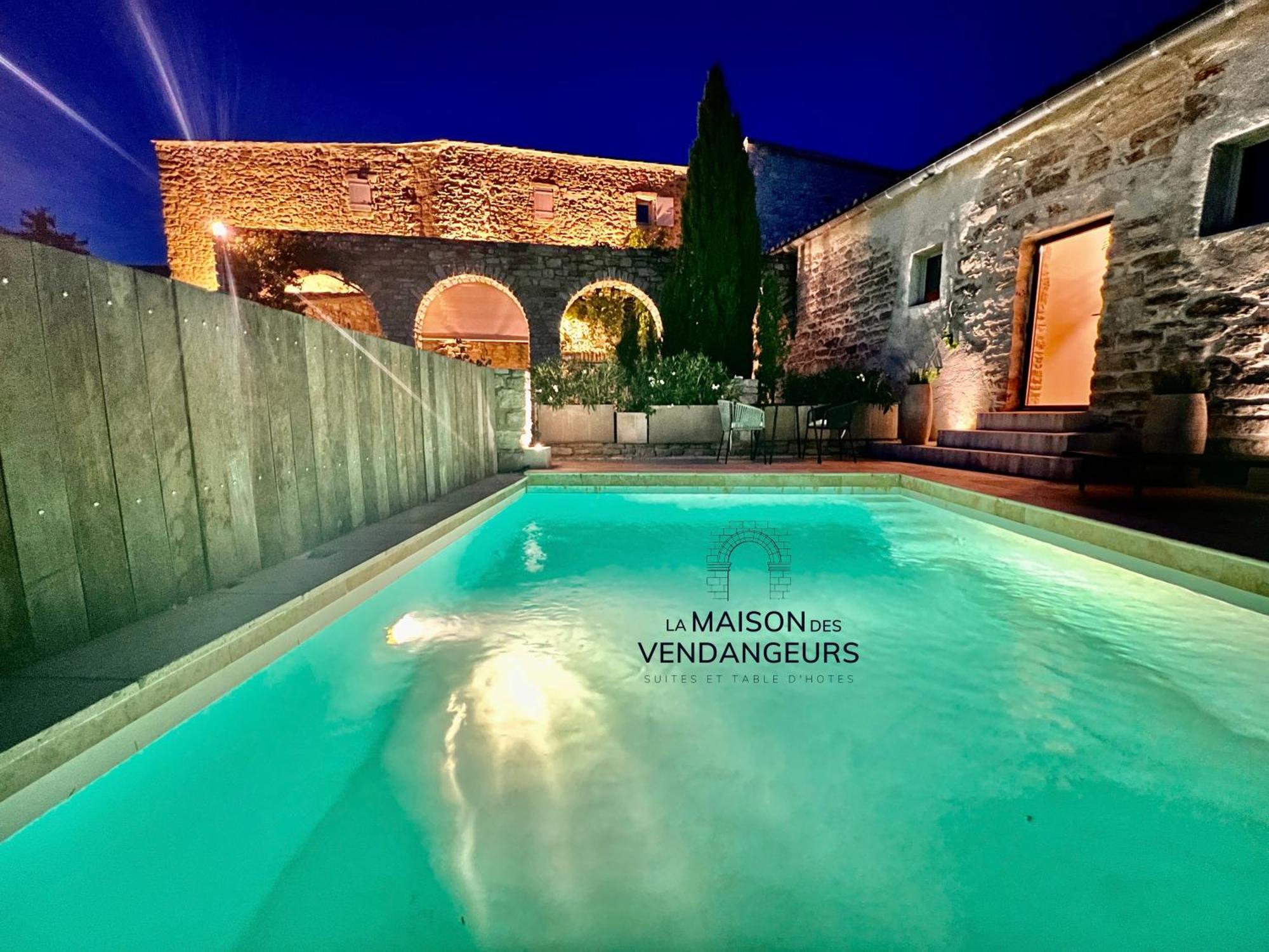 Martignargues La Maison Des Vendangeurs - Table D'Hotes Le Soir Du Jeudi Au Dimanche- Jacuzzi - Balneo Spa - Acces Piscine Pour Toutes Les Chambres Sauf Studio Coquet- Piscine De Mai A Mi-Octobre المظهر الخارجي الصورة
