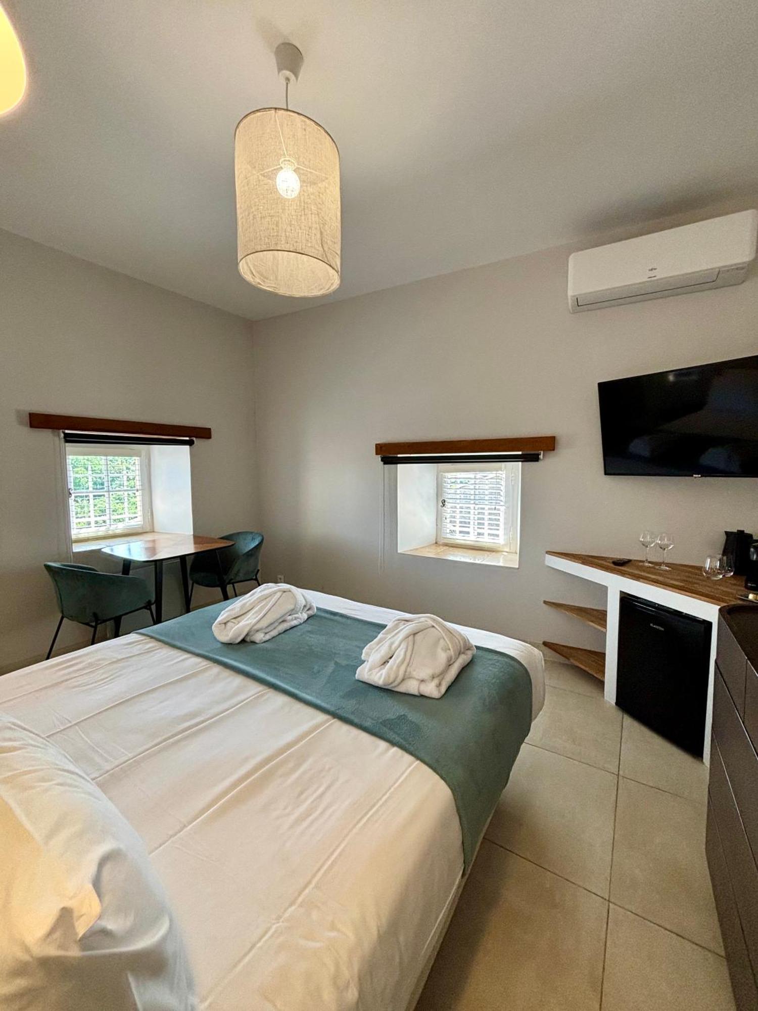 Martignargues La Maison Des Vendangeurs - Table D'Hotes Le Soir Du Jeudi Au Dimanche- Jacuzzi - Balneo Spa - Acces Piscine Pour Toutes Les Chambres Sauf Studio Coquet- Piscine De Mai A Mi-Octobre المظهر الخارجي الصورة
