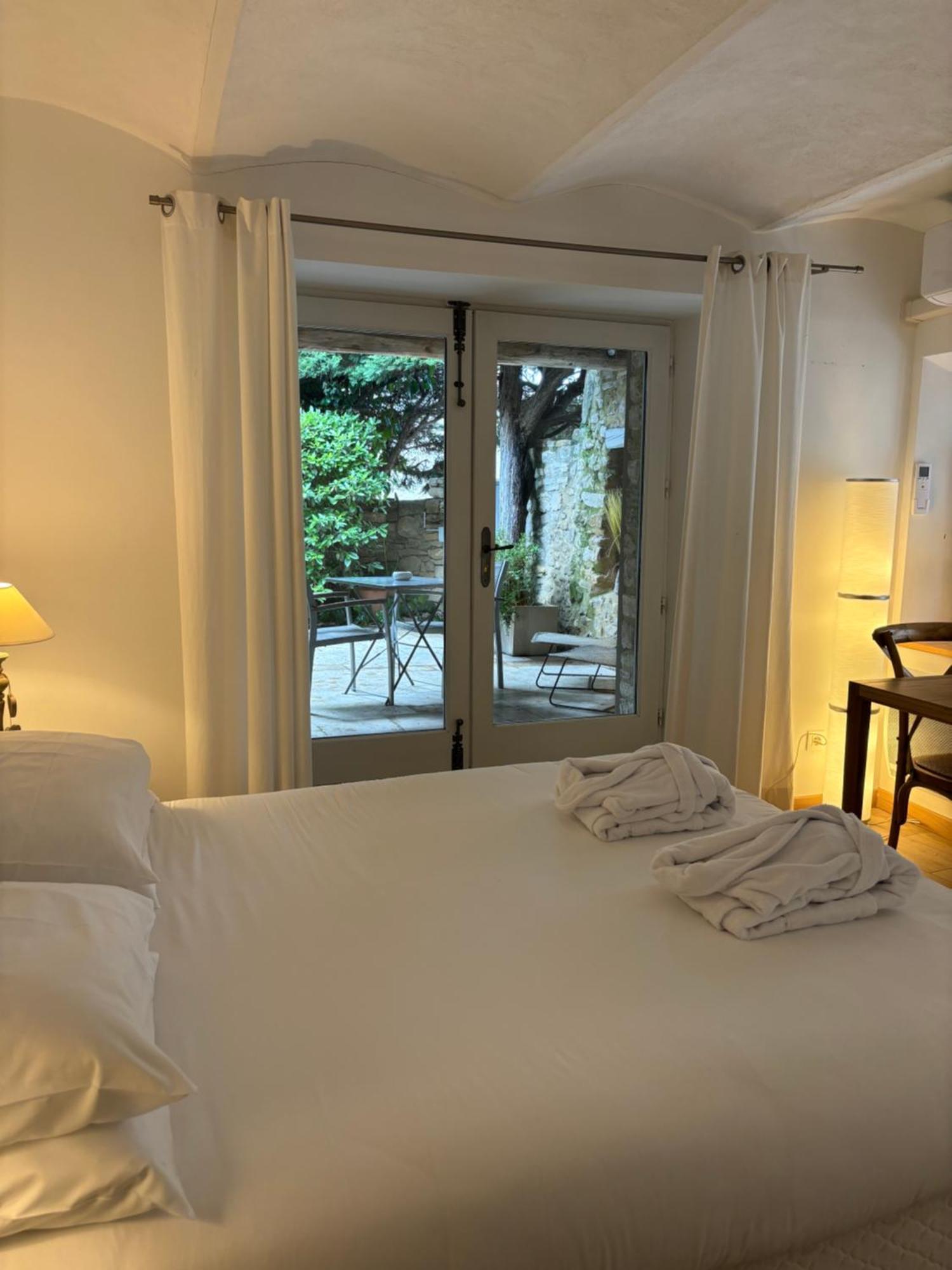 Martignargues La Maison Des Vendangeurs - Table D'Hotes Le Soir Du Jeudi Au Dimanche- Jacuzzi - Balneo Spa - Acces Piscine Pour Toutes Les Chambres Sauf Studio Coquet- Piscine De Mai A Mi-Octobre المظهر الخارجي الصورة