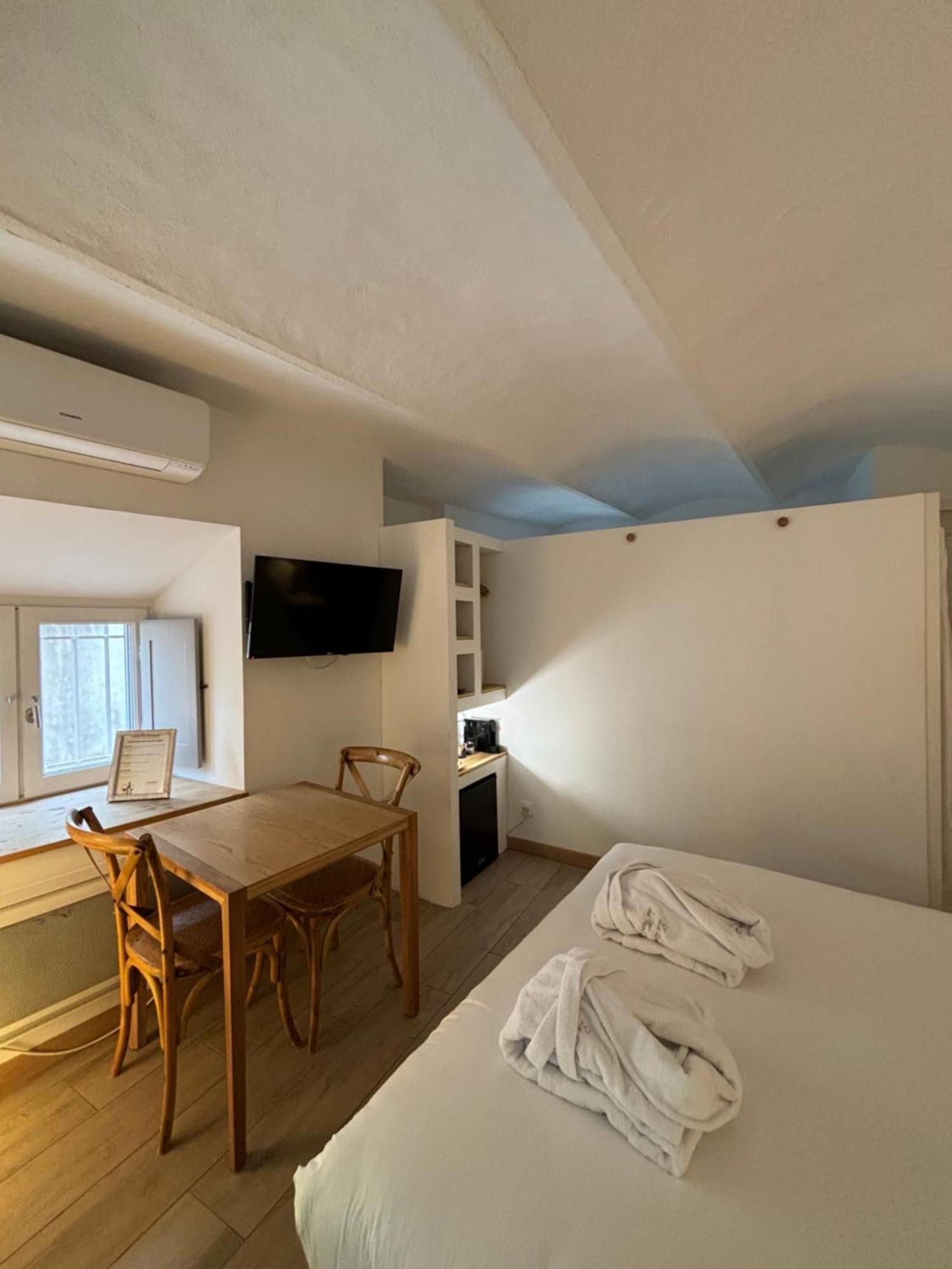 Martignargues La Maison Des Vendangeurs - Table D'Hotes Le Soir Du Jeudi Au Dimanche- Jacuzzi - Balneo Spa - Acces Piscine Pour Toutes Les Chambres Sauf Studio Coquet- Piscine De Mai A Mi-Octobre المظهر الخارجي الصورة