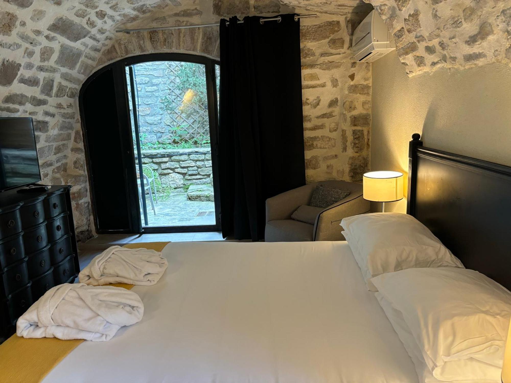 Martignargues La Maison Des Vendangeurs - Table D'Hotes Le Soir Du Jeudi Au Dimanche- Jacuzzi - Balneo Spa - Acces Piscine Pour Toutes Les Chambres Sauf Studio Coquet- Piscine De Mai A Mi-Octobre المظهر الخارجي الصورة