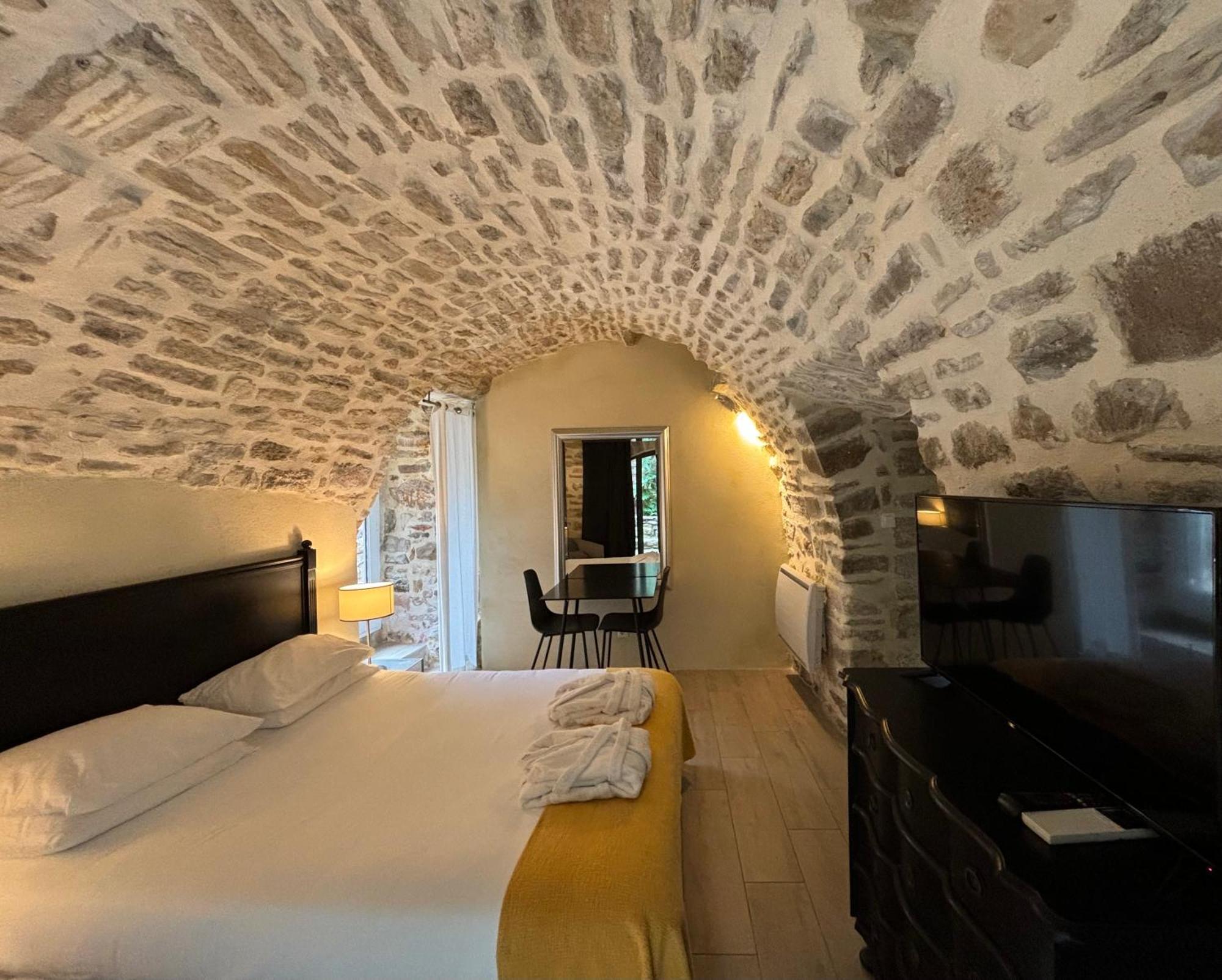 Martignargues La Maison Des Vendangeurs - Table D'Hotes Le Soir Du Jeudi Au Dimanche- Jacuzzi - Balneo Spa - Acces Piscine Pour Toutes Les Chambres Sauf Studio Coquet- Piscine De Mai A Mi-Octobre المظهر الخارجي الصورة