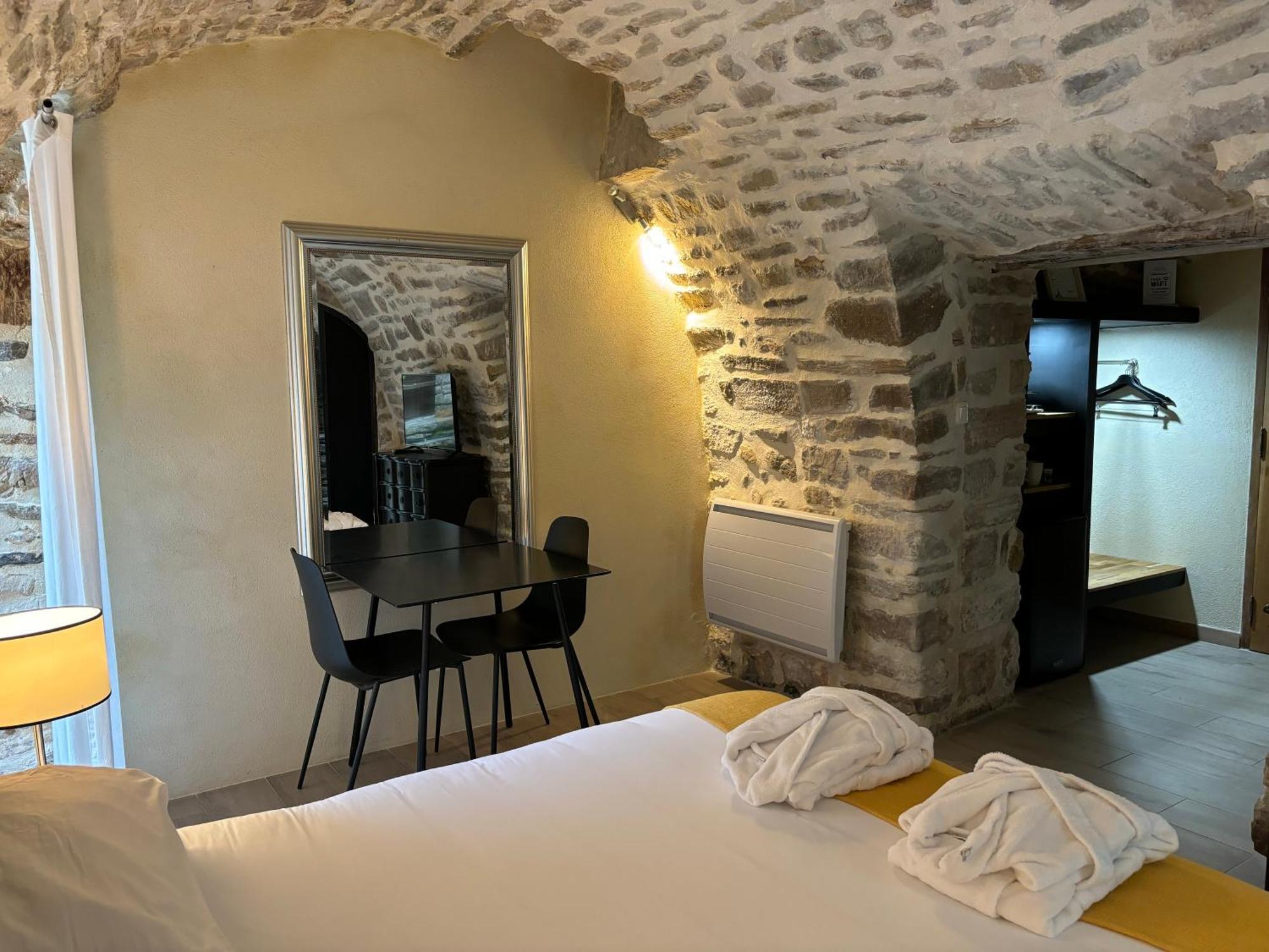 Martignargues La Maison Des Vendangeurs - Table D'Hotes Le Soir Du Jeudi Au Dimanche- Jacuzzi - Balneo Spa - Acces Piscine Pour Toutes Les Chambres Sauf Studio Coquet- Piscine De Mai A Mi-Octobre المظهر الخارجي الصورة