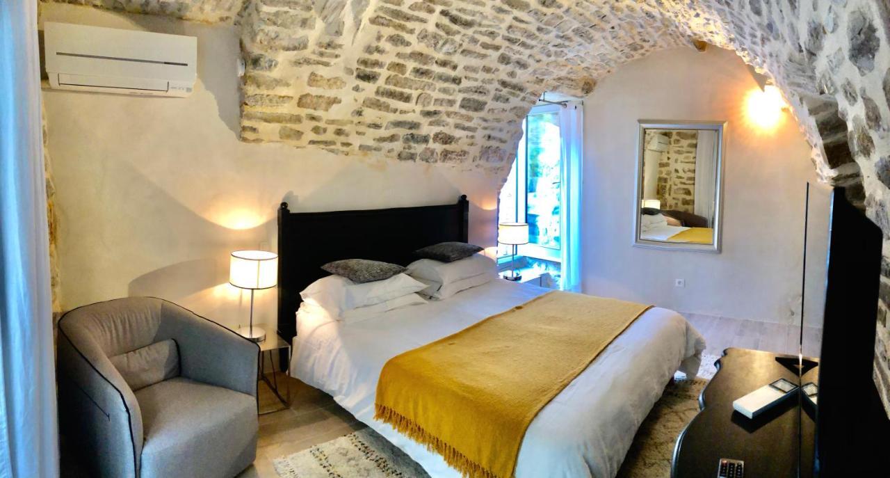 Martignargues La Maison Des Vendangeurs - Table D'Hotes Le Soir Du Jeudi Au Dimanche- Jacuzzi - Balneo Spa - Acces Piscine Pour Toutes Les Chambres Sauf Studio Coquet- Piscine De Mai A Mi-Octobre المظهر الخارجي الصورة